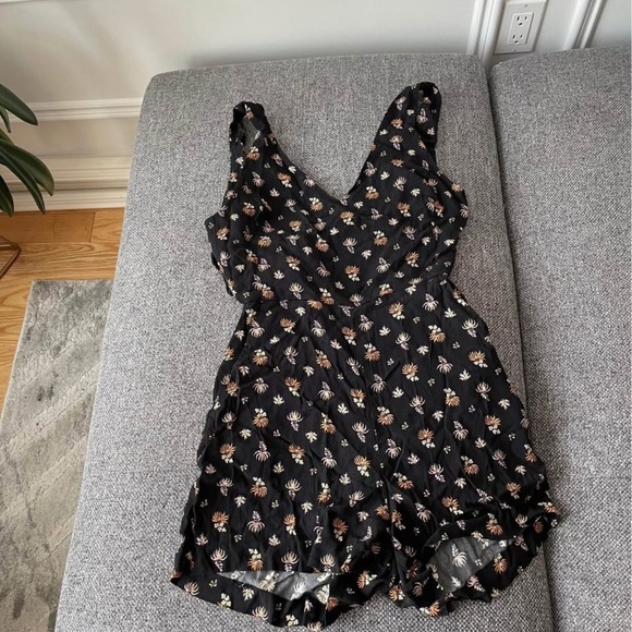 Aritzia Pants - Aritzia Wilfred Black Floral Sleeveless Romper